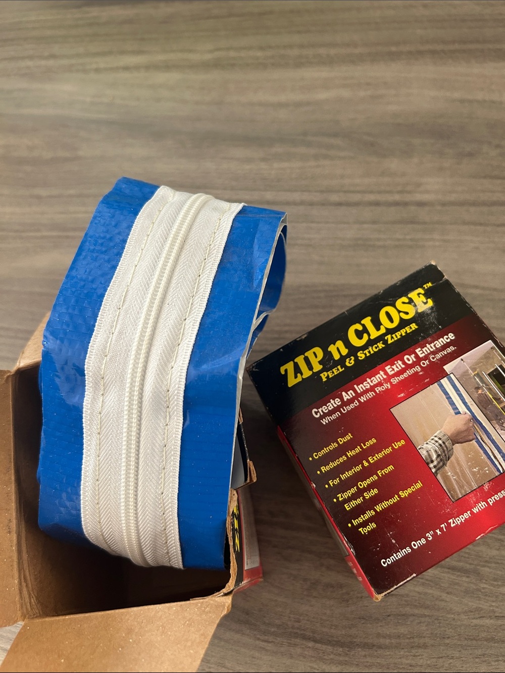 ZIP n CLOSE Blue and White Peel & Stick Zipper Closure